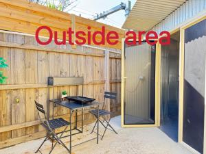 Patio nebo venkovní prostory v ubytování Tiny home in Bayswater