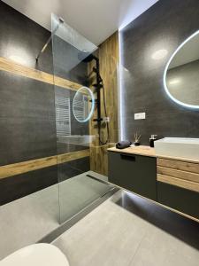 Ένα μπάνιο στο Luxury Castle View Apartment Trenčín +8 φωτογραφίες