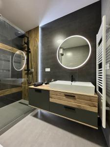 Ένα μπάνιο στο Luxury Castle View Apartment Trenčín