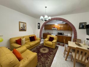 a living room with a couch and an archway at The view Guest House in Krujë