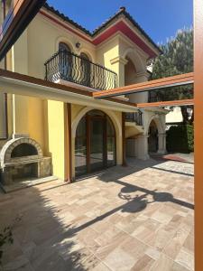 a yellow house with a balcony and a patio at VIP Anvers Villa 50 in Elenite
