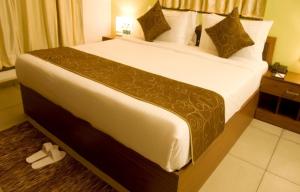Palette The Royal Castle Resort Rajkot客房内的一张或多张床位