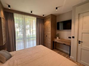a bedroom with a large bed and a window at VIP Anvers Villa 50 in Elenite