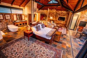 Χώρος καθιστικού στο Private luxurious suite on Heysbrook Estate halfway to Kruger National Park