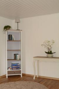 a room with a table and a book shelf at Wellness-Ferienwohnung-EifelErnstbergblick 1 in Daun