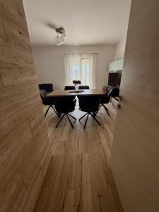 a dining room with a table and chairs in a room at Apartment Leona & Doris in Bibinje