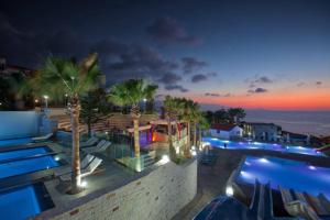 Bazén v ubytování Rethymno Mare & Water Park nebo v jeho okolí