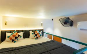 Letto o letti in una camera di Joey's Hostel Agra - 200m from Taj Mahal
