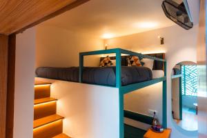 Letto o letti a castello in una camera di Joey's Hostel Agra - 200m from Taj Mahal