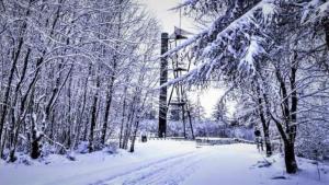 L'établissement Hôtel de la Poste en hiver