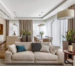 een woonkamer met een bank en een eetkamer bij MEGA Almaty ATRIA in Alma-Ata