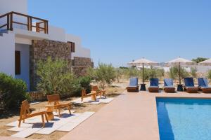 Πισίνα στο ή κοντά στο ROOTS Nature Living Milos