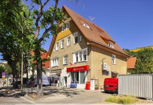 a building with a red van parked in front of it at Dom gościnny przy Promenadzie in Świnoujście