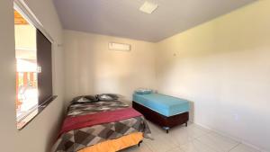 En eller flere senge i et værelse på Sossego de Amaro