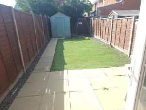Φωτογραφία από το άλμπουμ του Cozy Home Away from Home with London & Gatwick Airport Nearby σε Redhill +12 φωτογραφίες