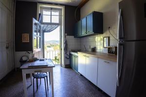 Η κουζίνα ή μικρή κουζίνα στο Le Cœur d'Estourgie