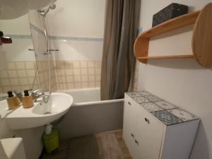 Salle de bains dans l'établissement Séjour les pieds dans l'eau