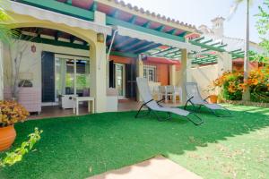 Κήπος έξω από το Las Redes Beach House