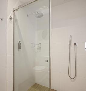 A bathroom at Easo Suite 7 by FeelFree Rentals
