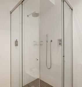 A bathroom at Easo Suite 7 by FeelFree Rentals