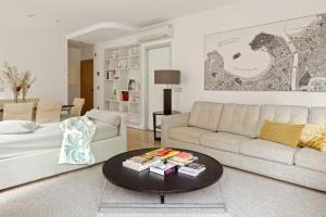 A seating area at Easo Suite 7 by FeelFree Rentals