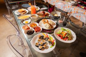 Φαγητό σε αυτό το ξενοδοχείο ή κάπου εκεί κοντά +101 φωτογραφίες