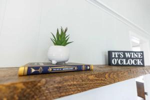 Φωτογραφία από το άλμπουμ του Jennifer's Stylish & Modern Broadway Getaway σε Providence +19 φωτογραφίες