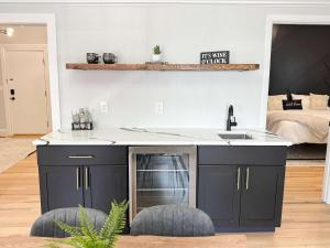 Φωτογραφία από το άλμπουμ του Jennifer's Stylish & Modern Broadway Getaway σε Providence