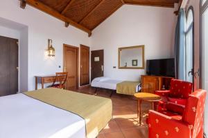 a bedroom with a bed and a desk and a chair at Moon Dreams El Cortijo in Matalascañas