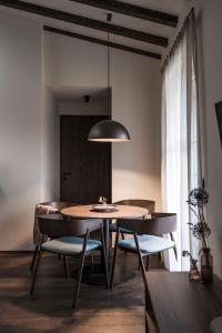 a dining room with a table and chairs and aendant light at Bella Posta Premium Apartments in Soprabolzano