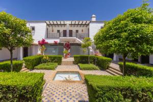 a view of the garden of a house at Moon Dreams El Cortijo in Matalascañas