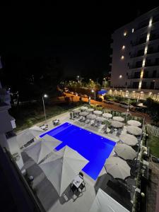 Piscina di Hotel Antik o nelle vicinanze