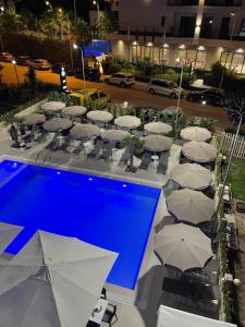 Piscina di Hotel Antik o nelle vicinanze