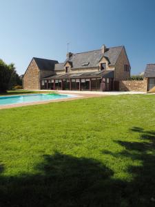 a large house with a large yard with a swimming pool at La Maison du Château de Sable in Porspoder