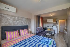 a bedroom with a bed and a living room at Globus Kiten in Kiten