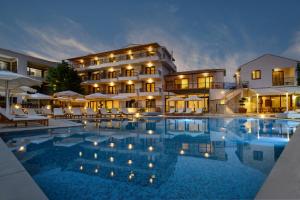 Bazén v ubytování Elisso Hotel nebo v jeho okolí