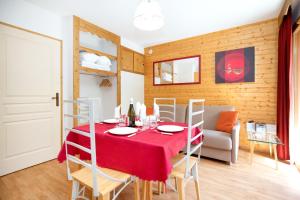 Posezení v ubytování Hameau 2 211 SPA & PISCINE appartement 6 pers