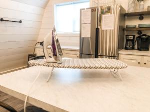 מטבח או מטבחון ב-The Barn at Sharp Run-Modern Barn in the heart of Amish Country