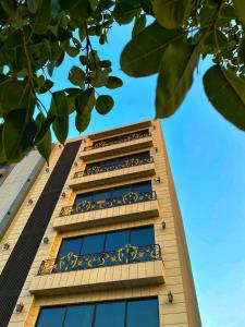 Tòa nhà nơi căn hộ tọa lạc