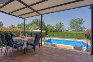 Kolam renang di atau dekat dengan Villa Kristina with Pool - Happy Rentals