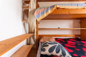 En eller flere senge i et værelse på Appartement Escaliers + 12 billeder