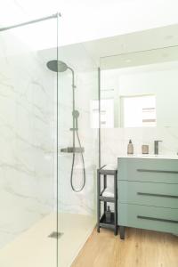 Et badeværelse på Preciosa Reina + 35 billeder