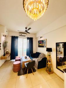 Μια τηλεόραση ή/και κέντρο ψυχαγωγίας στο 1Bhk Studio Apartment in Sector 168