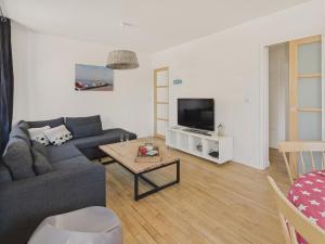 Μια τηλεόραση ή/και κέντρο ψυχαγωγίας στο 400 m plage - Fouesnant Beg Meil - Appart pour 4