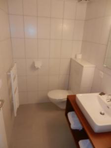 Bilik mandi di Hôtel Terminus