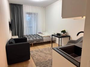 Posezení v ubytování Rocca Tower Bedroom with private shower & kitchen