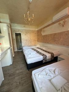 a bedroom with two beds and a chandelier at SUNRISE Suites BAHAMI in Sunny Beach