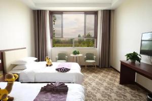 Postel nebo postele na pokoji v ubytování Dunhuang Bokang Hotel