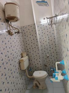 Koupelna v ubytování HOTEl SARWAN