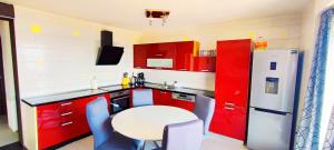 Kuchyňa alebo kuchynka v ubytovaní Apartmani Oaza